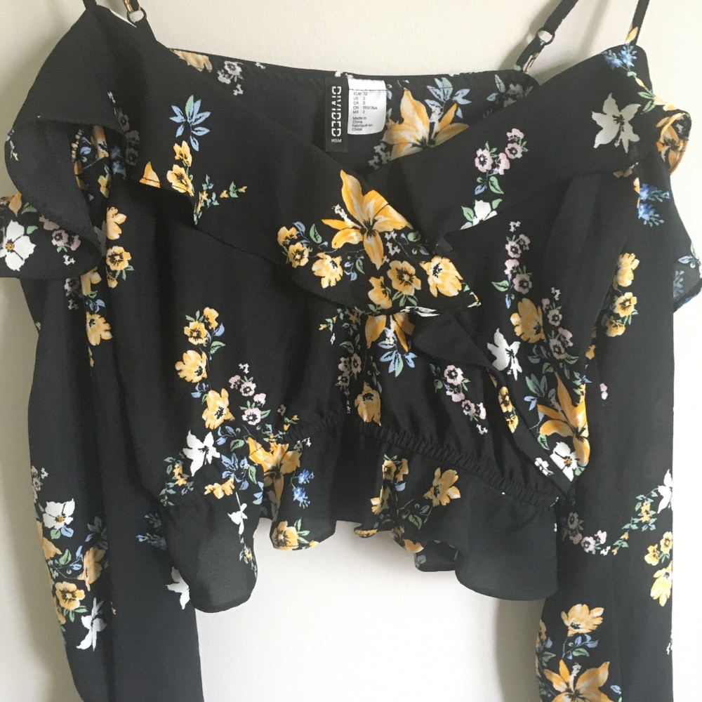 BUNDLE ME✨COLD SHOULDER RUFFLE TOP - Picture 7 of 9